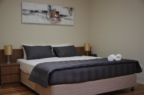 The Australian Hotel Motel - Tourism Caloundra 1