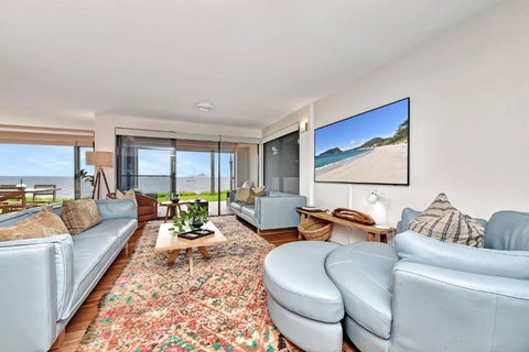 The Bay Luxury Accommodation - Tourism Caloundra 1