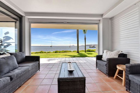 The Bay Luxury Accommodation - Tourism Caloundra 3