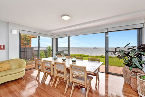 The Bay Luxury Accommodation - Tourism Caloundra 0