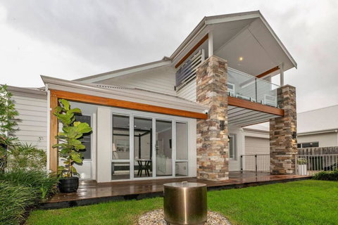 The Bay Retreat - Tourism Caloundra 0