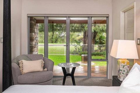 The Bay Retreat - Tourism Caloundra 1