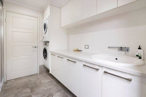 The Bay Retreat - Tourism Caloundra 2