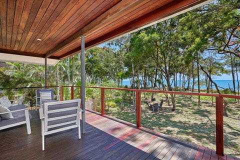 The Beach House - Tourism Caloundra 1