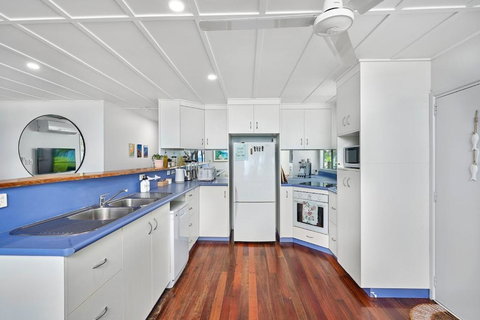 The Beach House - Tourism Caloundra 3