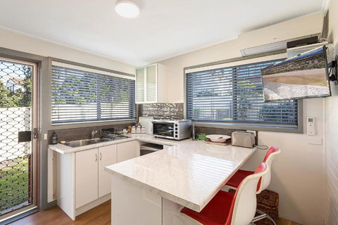 The Beach Shack On Beach Street - Tourism Caloundra 1