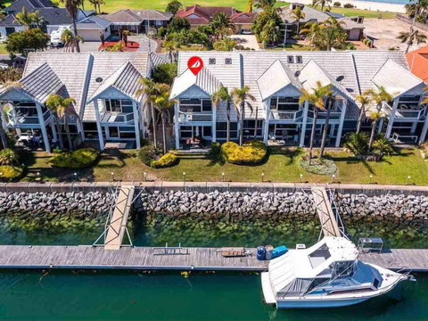 The Blacklighters-Waterfront Retreat - Tourism Caloundra 0