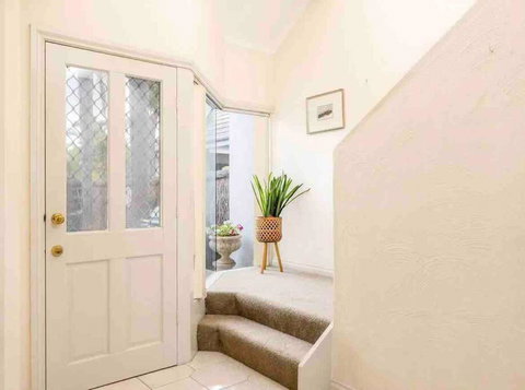 The Blacklighters-Waterfront Retreat - Tourism Caloundra 2