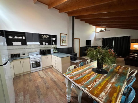 The Blue Wren Lodge 111 - Tourism Caloundra 0