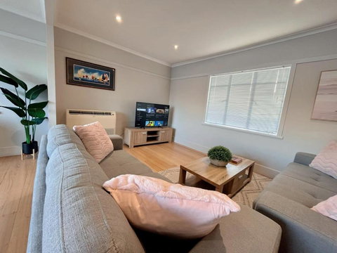 The Bridge Seaside Riveting House At Rose Bay - Tourism Caloundra 2