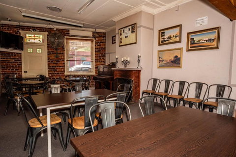 The Centennial Hotel Gulgong - Tourism Caloundra 2
