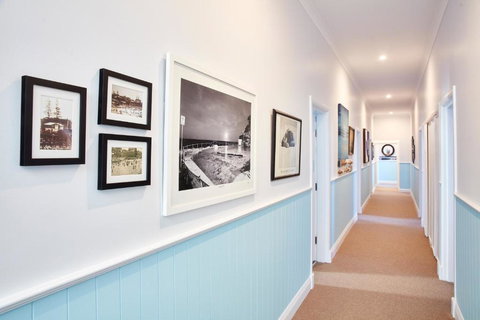 The Clovelly Hotel - Tourism Caloundra 2