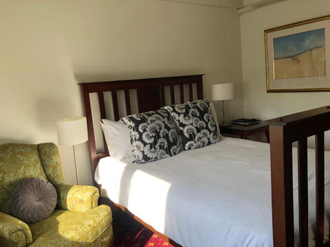 The Corner Hotel Alexandra - Tourism Caloundra 2