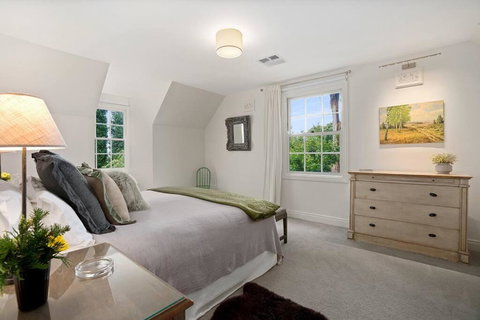 The Croft - Enchanting Bowral Stone Cottage - Tourism Caloundra 3