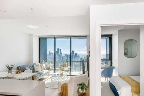 The Darling Of Broadbeach - With Spectacular Views - Tourism Caloundra 0