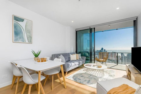 The Darling Of Broadbeach - With Spectacular Views - Tourism Caloundra 2