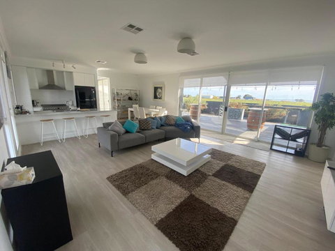 The Deckhouse - Tourism Caloundra 3