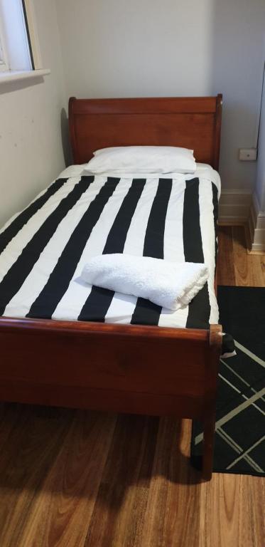 The Eastern Hotel Accommodation - Tourism Caloundra 2