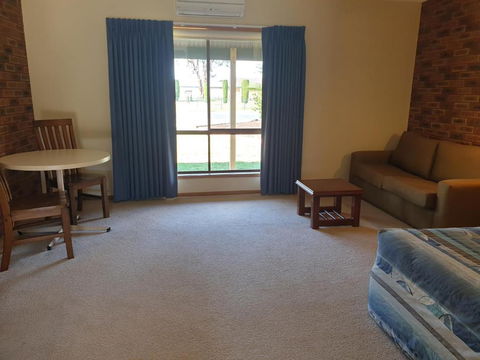 The Finley Palm Motor Inn - Tourism Caloundra 3