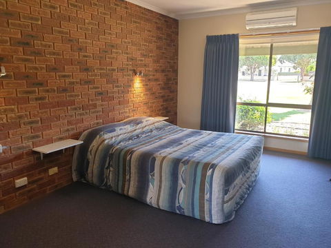 The Finley Palm Motor Inn - Tourism Caloundra 0