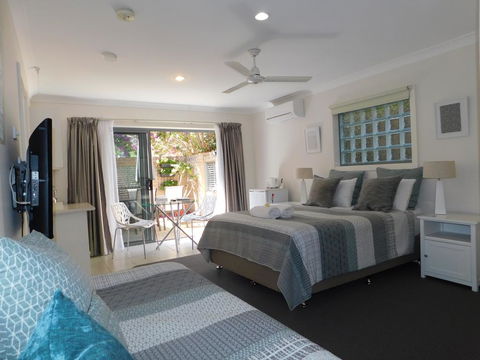 Beachport Bed & Breakfast - Tourism Caloundra 3