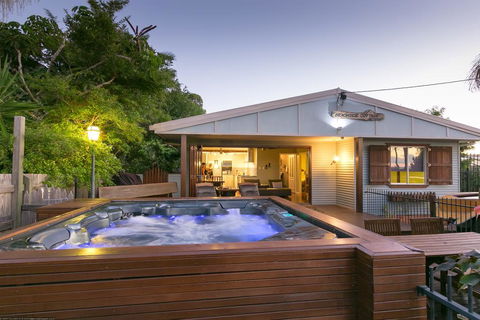 Beachside Cottages - Tourism Caloundra 0