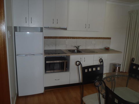 Beachside Holiday Units - Tourism Caloundra 2