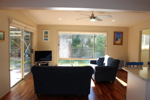 BEACHSIDE VILLA 2 - Tourism Caloundra 3