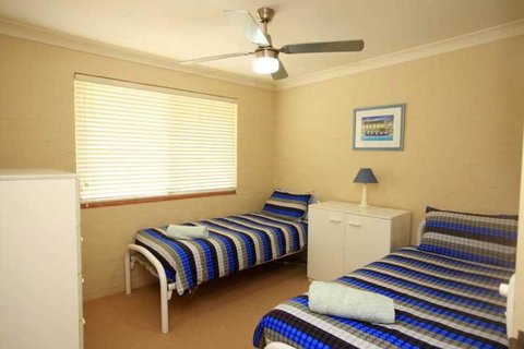 BEACHSIDE VILLA 2 - Tourism Caloundra 1
