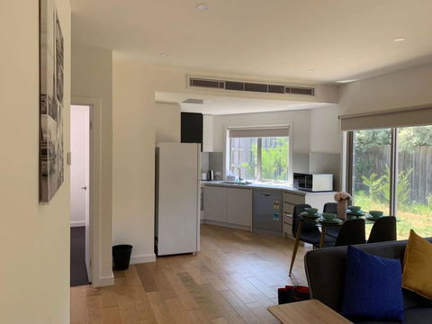 Beautiful Bedroom In Bentleigh East - Tourism Caloundra 2