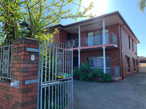 Beautiful Bedroom In Bentleigh East - Tourism Caloundra 1