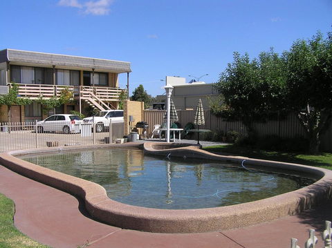 Belltower Motor Inn - Tourism Caloundra 3