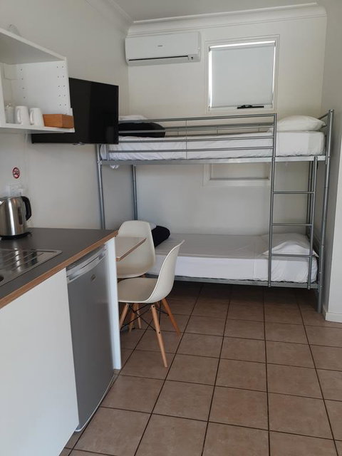 Belmont Palms Motel - Tourism Caloundra 2