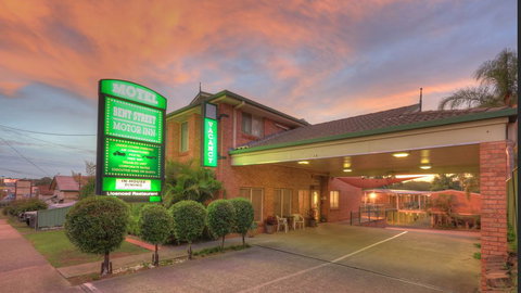 Bent Street Motor Inn - Tourism Caloundra 0