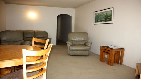Bentley 3 - North Street - Tourism Caloundra 1