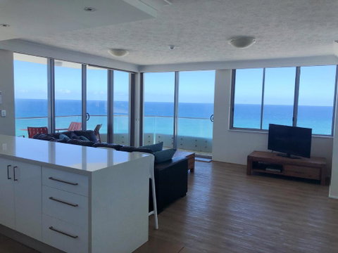Berkeley On The Beach - Tourism Caloundra 3