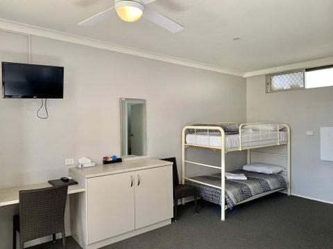 Bermagui Beach Hotel - Tourism Caloundra 1