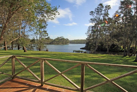 Berrara Lagoon Front Chalet - Tourism Caloundra 0