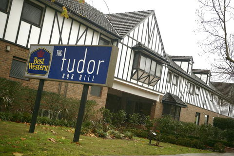 Best Western Plus The Tudor Box Hill - Tourism Caloundra 0
