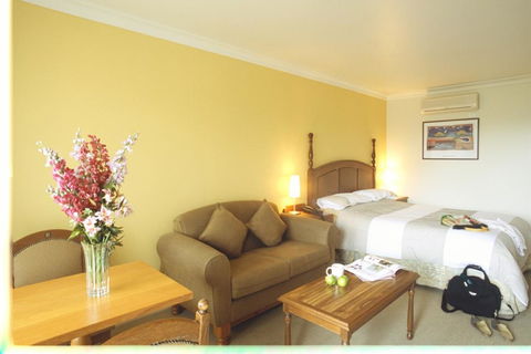 Best Western Plus The Tudor Box Hill - Tourism Caloundra 2