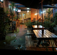 Bev and Mick's International Backpackers at Mcmahon's - Tourism Caloundra
