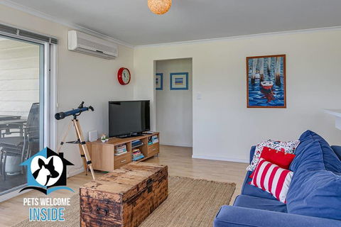 Big Stylish House With River Views, Games Room & WiFI - Tourism Caloundra 2
