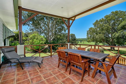 Birds 'n' Bloom Cottages - Tourism Caloundra 1