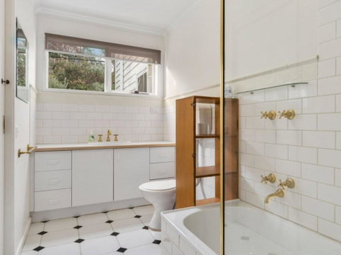 Blairgowrie Hamptons Style - Tourism Caloundra 1