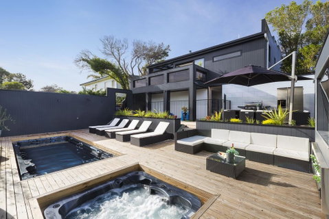 Blairgowrie Oasis Luxury Retreat With Spa,pool, Fireplace, Golf Putting Green - Tourism Caloundra 0
