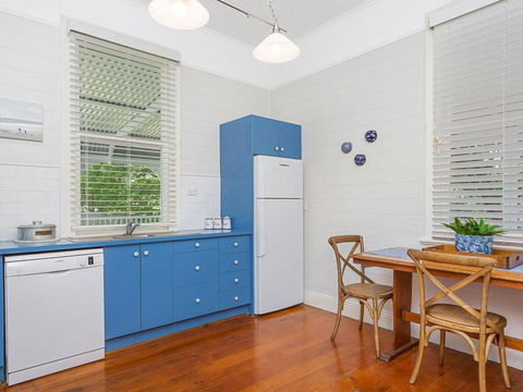 Blake House - Iconic Coastal Homestead - Tourism Caloundra 3