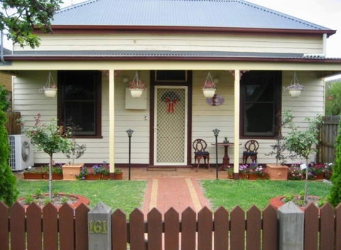 Bloomsbury Cottage - Tourism Caloundra 1