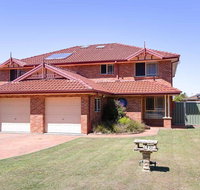 Blue Bay 83a Rocky Point Road - Foxtel  air conditioning downstairs - Tourism Caloundra