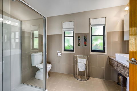 Blue Summit Cottages - Tourism Caloundra 1
