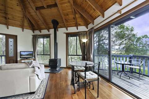 Bluegums Cabins - Tourism Caloundra 2